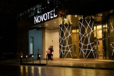 Hotels El Cangrejo walking distance from Spanish Panama. Novotel Panama City