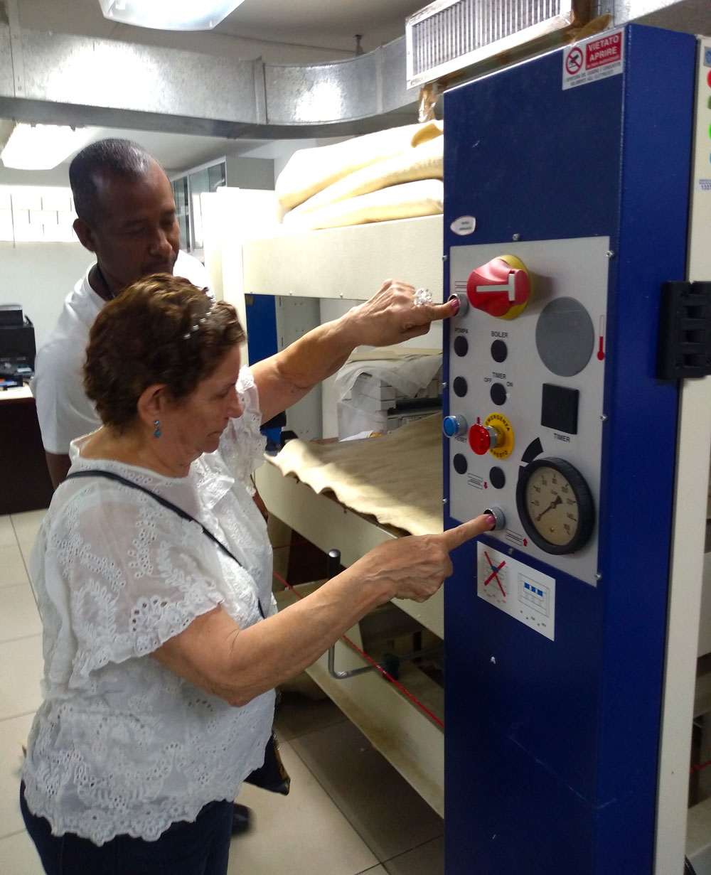 IMG 20230324 Profasora Dane Operating Pressing Machine, Spanish Classes In Panama | Learn Spanish Abroad | Spanish Language Immersion Programs