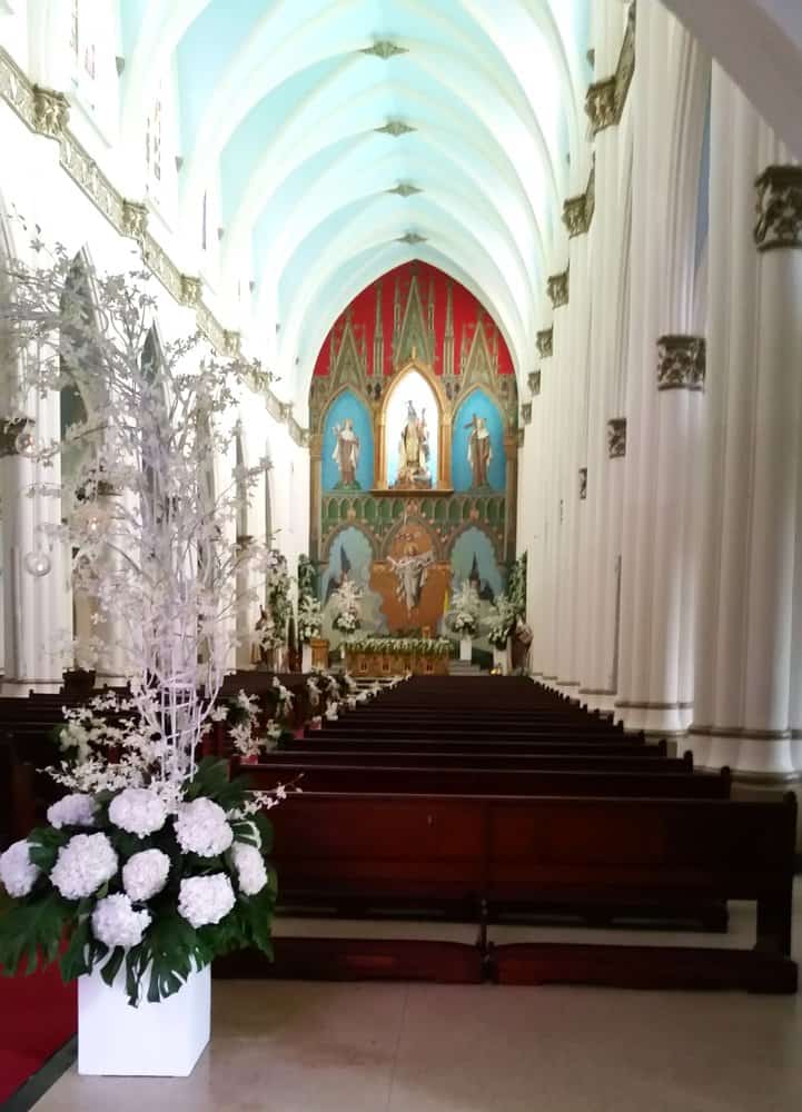 Church Interior Is Decorated For A Wedding, Spanish Classes In Panama | Learn Spanish Abroad | Spanish Language Immersion Programs